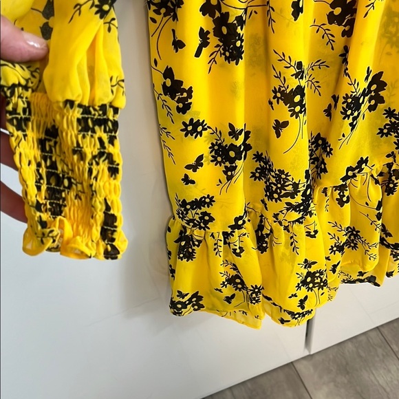 MICHAEL KORS NWOT Floral V Neck Yellow Ruffle Lined Dress, Size M - Picture 4 of 14